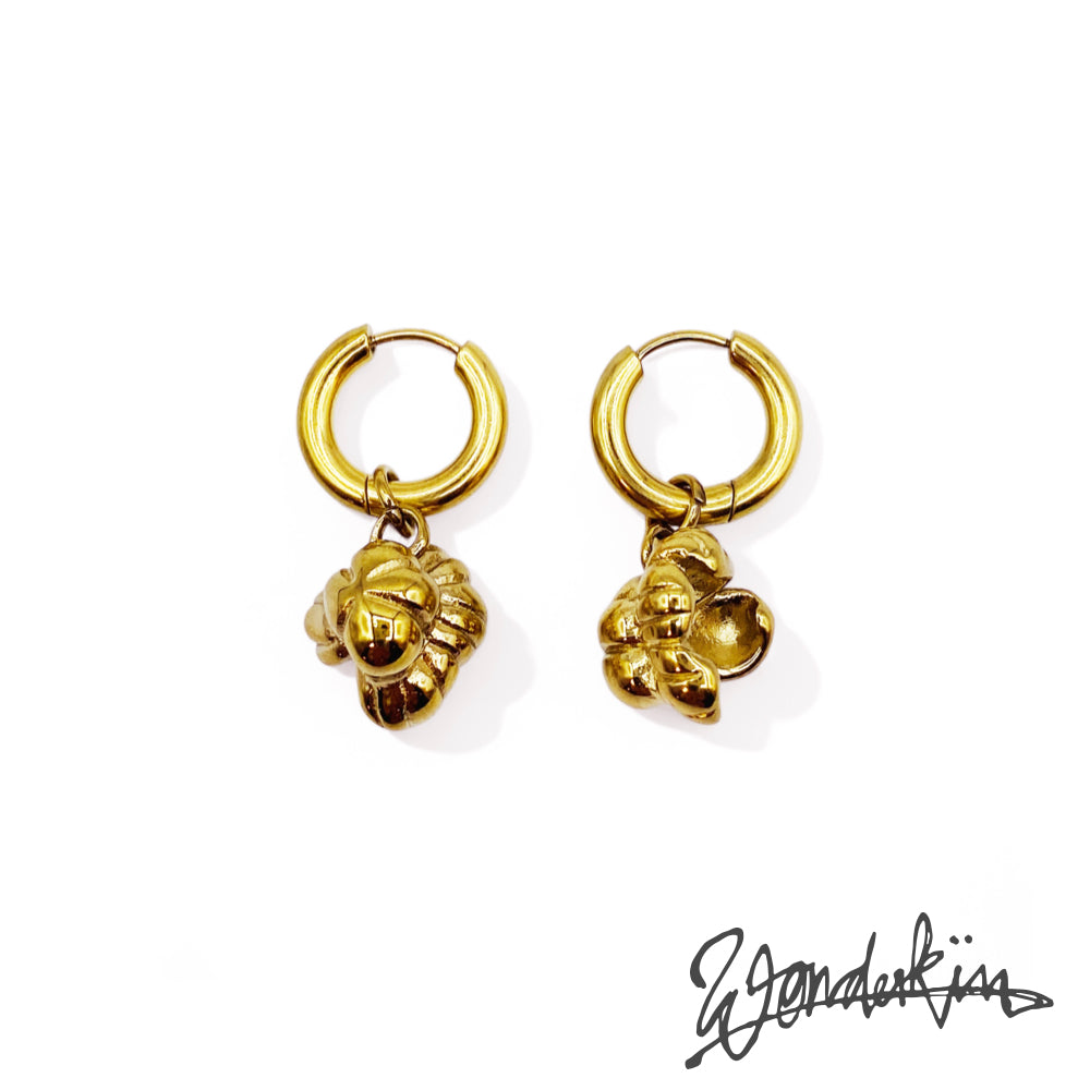 THE POPCORN CHARMED HOOPS PAIR / gold